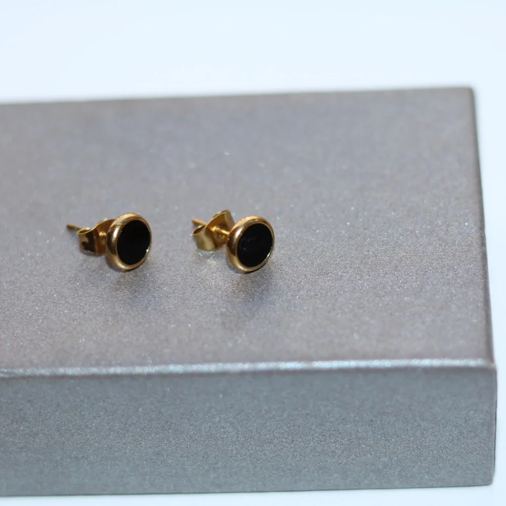 BLACK STUD EARRINGS